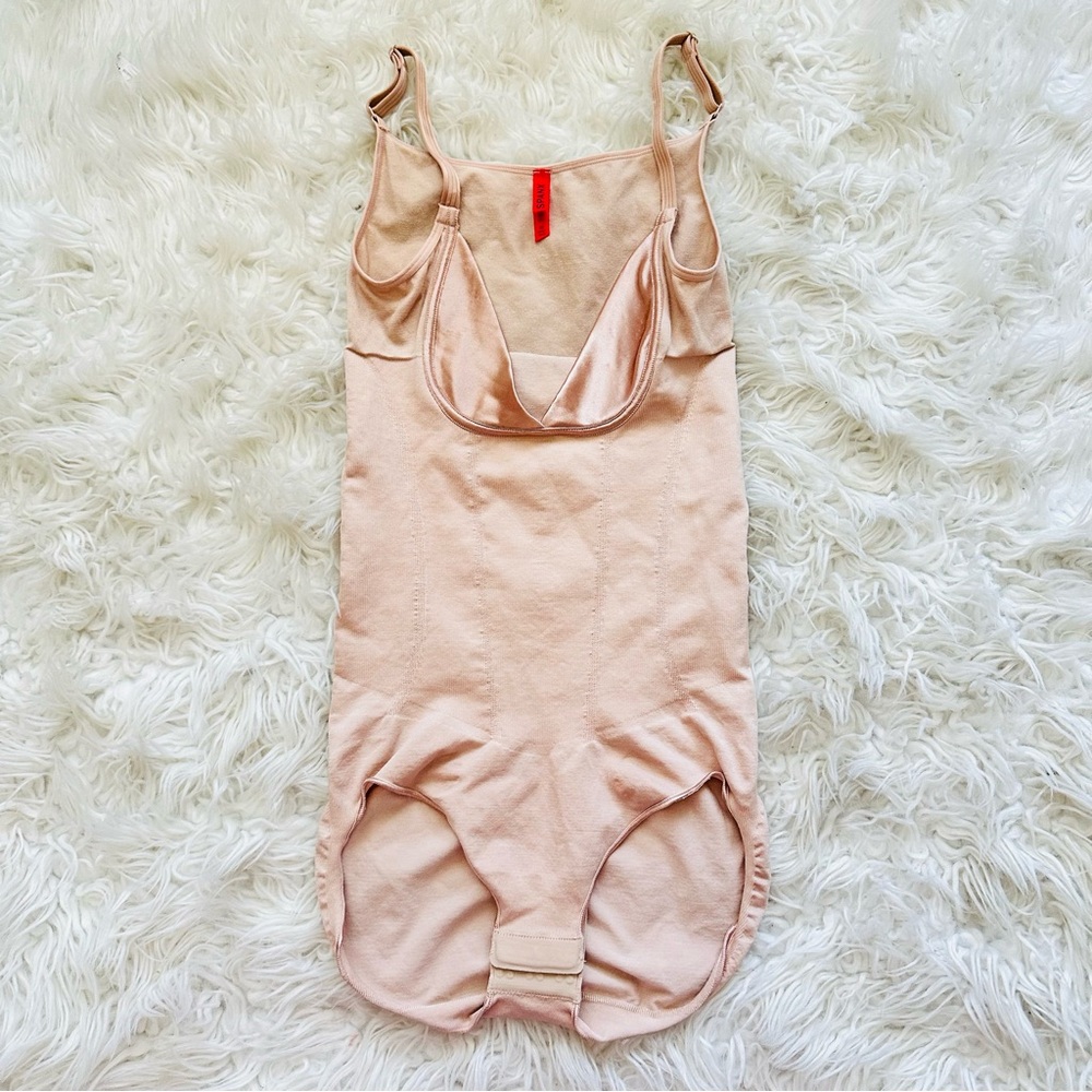 SPANX shimmer & shine open bust shape wear